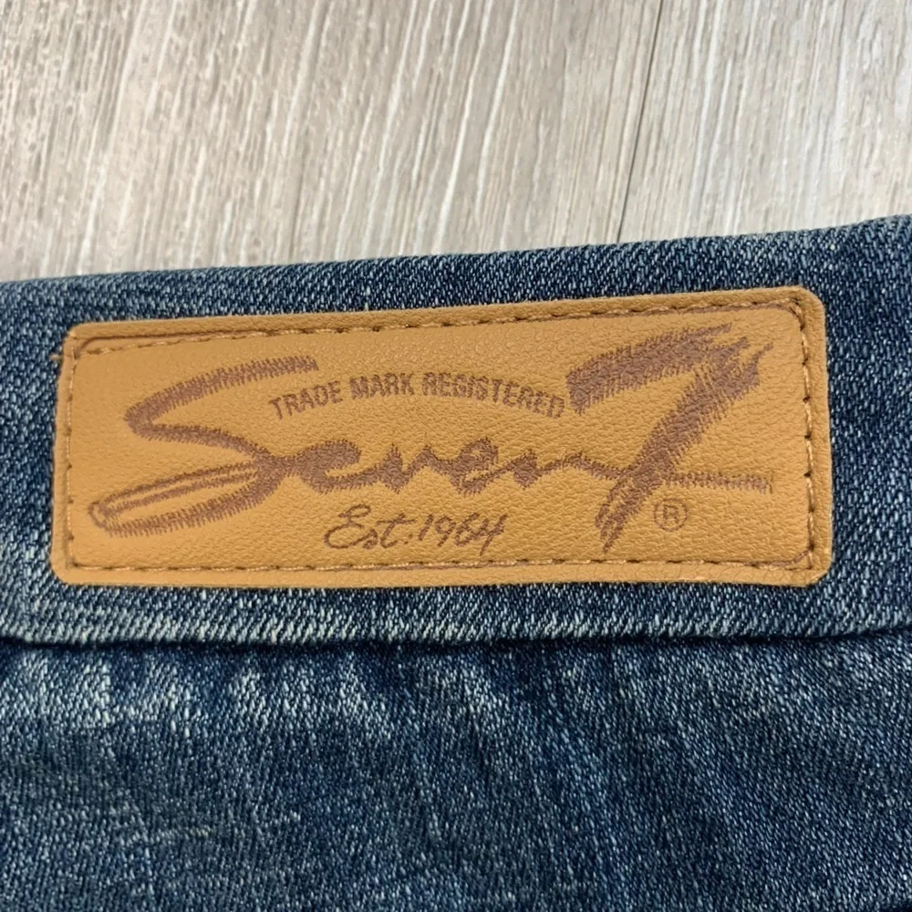 Women’s Seven7 Luxe Weekend Bermuda Shorts.  Size 18 y2k